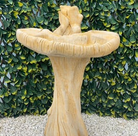 Nuthatch Birdbath in Sandstone