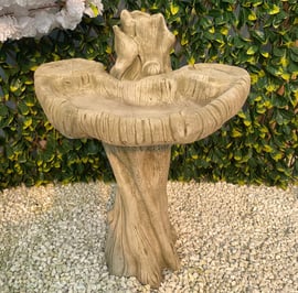 Nuthatch Birdbath in Stone