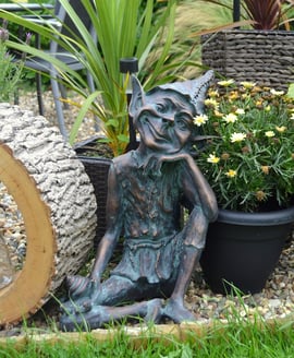 Pixie Sitting Garden Ornament – Aged Verde