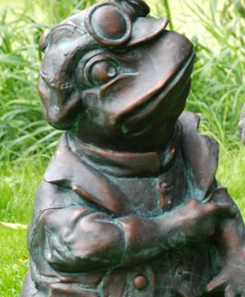Riverbank Toad Garden Ornament – Aged Verde