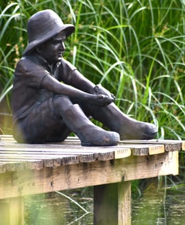 Winnie the Pooh Christopher Robin Garden Statue – Aged Verde