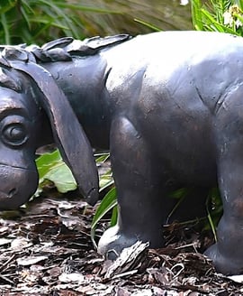 Winnie the Pooh Eeyore Small Garden Ornament – Aged Verde