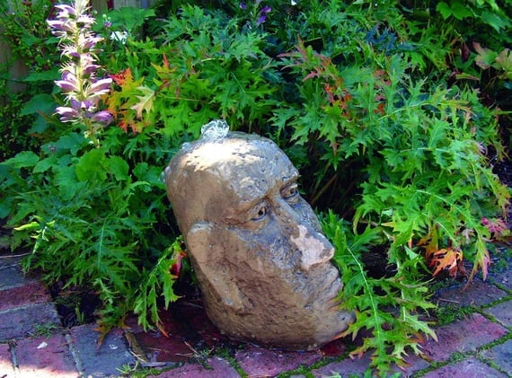 Small Moai Head Stone Fountain