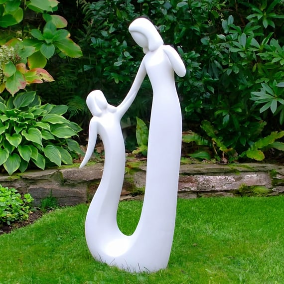 Small Circle of Love Garden Statue