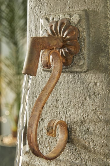 Piazza Self Contained Water Feature