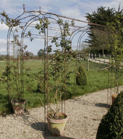 Antiqued Metal Garden Arch Tunnel Cream