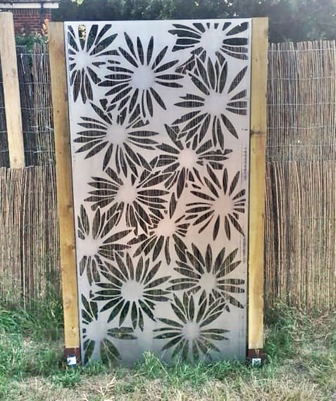 Daisy Steel Decorative Garden Screen Art