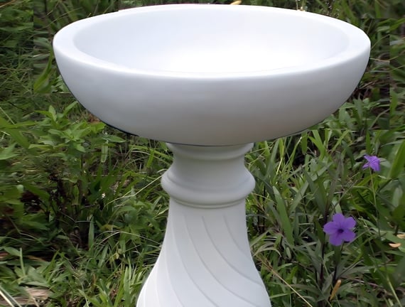 Georgian Stone Bird Bath in White