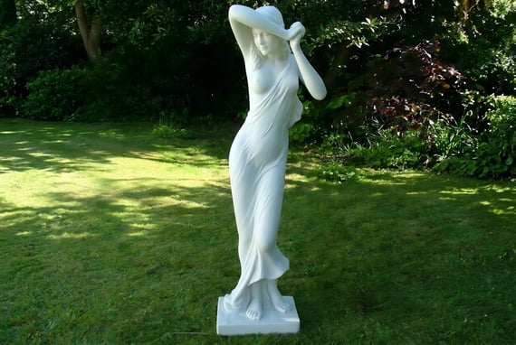 Large Vergogna Phryne Garden Statue