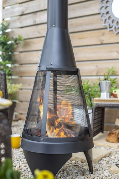 Medium Colarado Mesh Steel Chimenea Detail