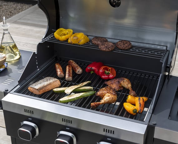 Norfolk Grills Vista 3 Burner Gas Barbecue Grill Area