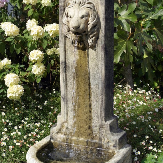Proud Lion Upright Stone Fountain