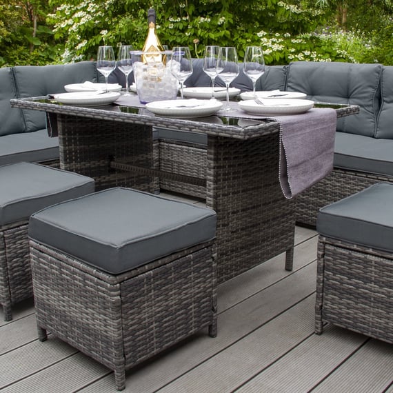 Grey rattan set glass table detail