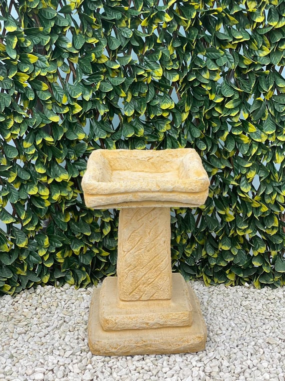 Egton Birdbath in Sandstone