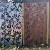 Daisy Decorative Garden Screen Art