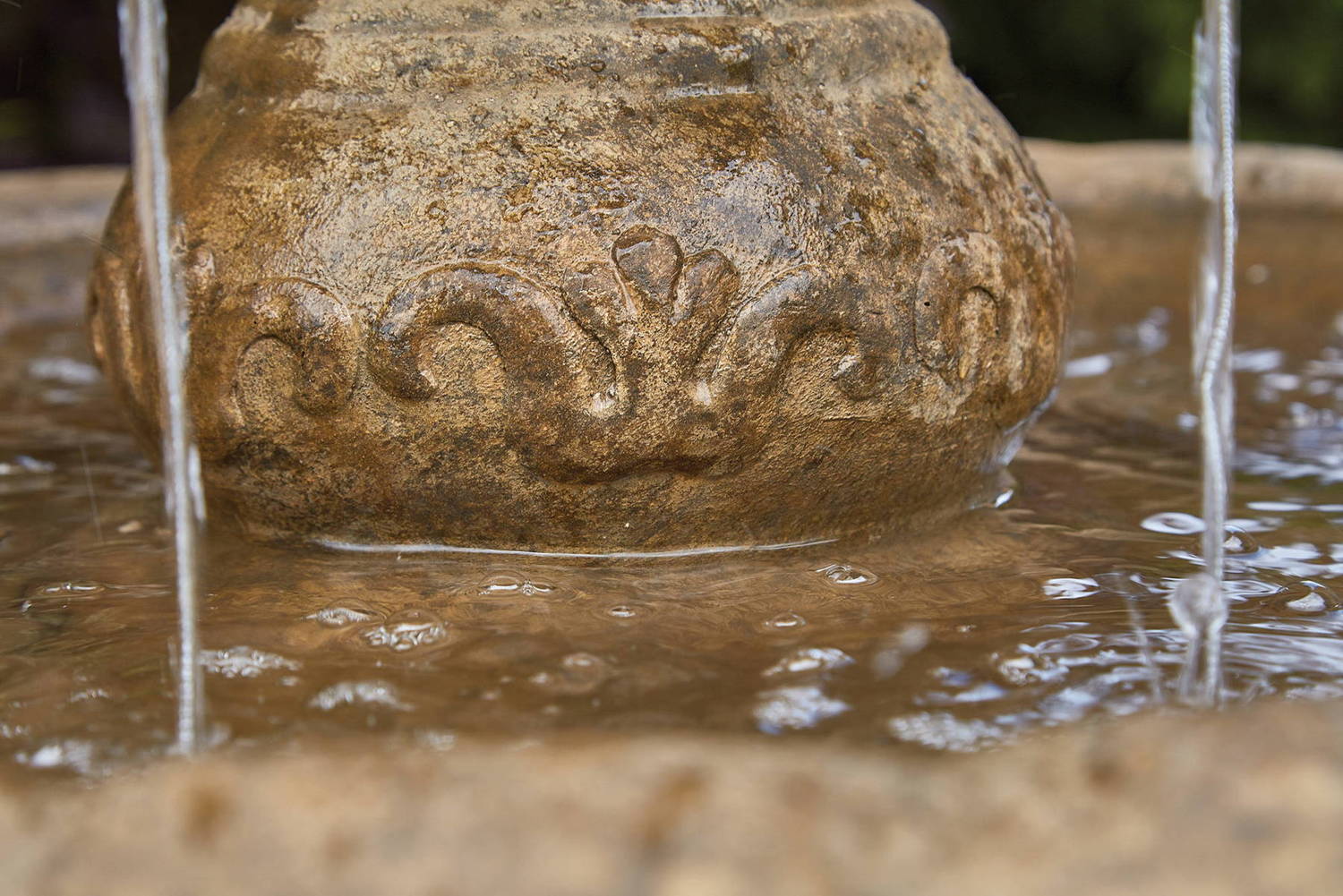 RHS Harlow Stone Water Feature Basin