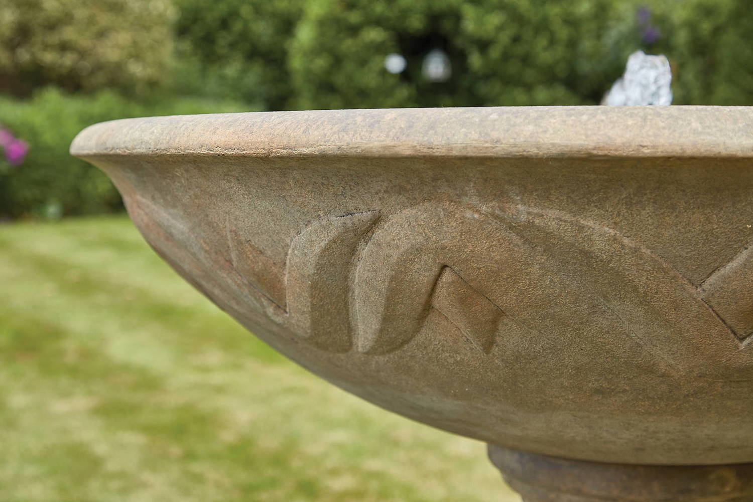 RHS Hyde Stone Water Feature Basin