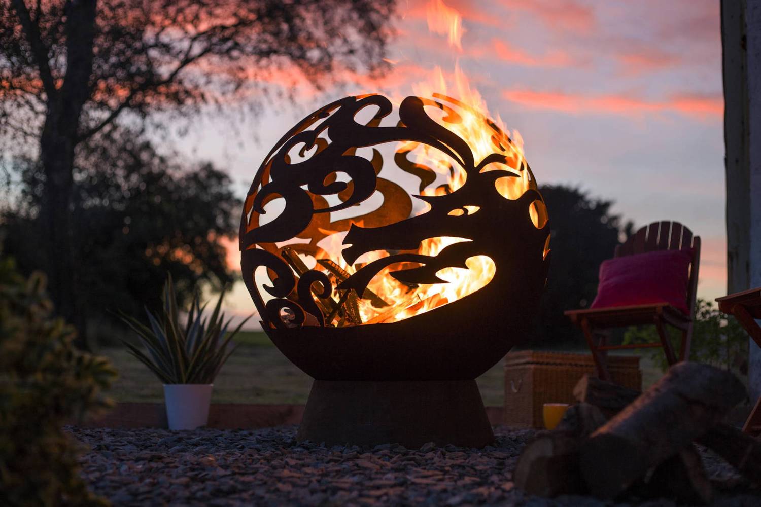 Dragon Steel Garden Fire Globe