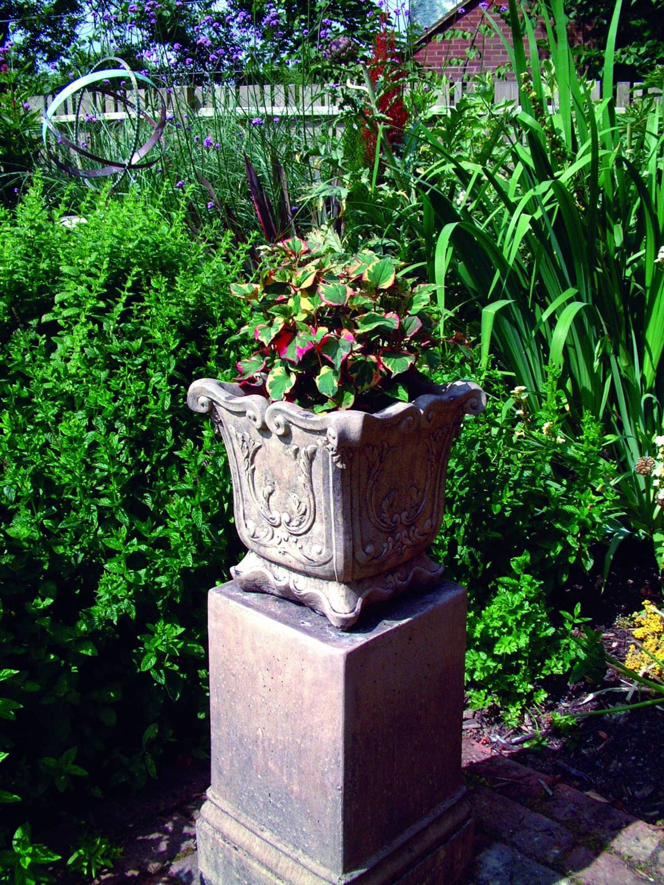 Vienna Fleur Stone Garden Vase