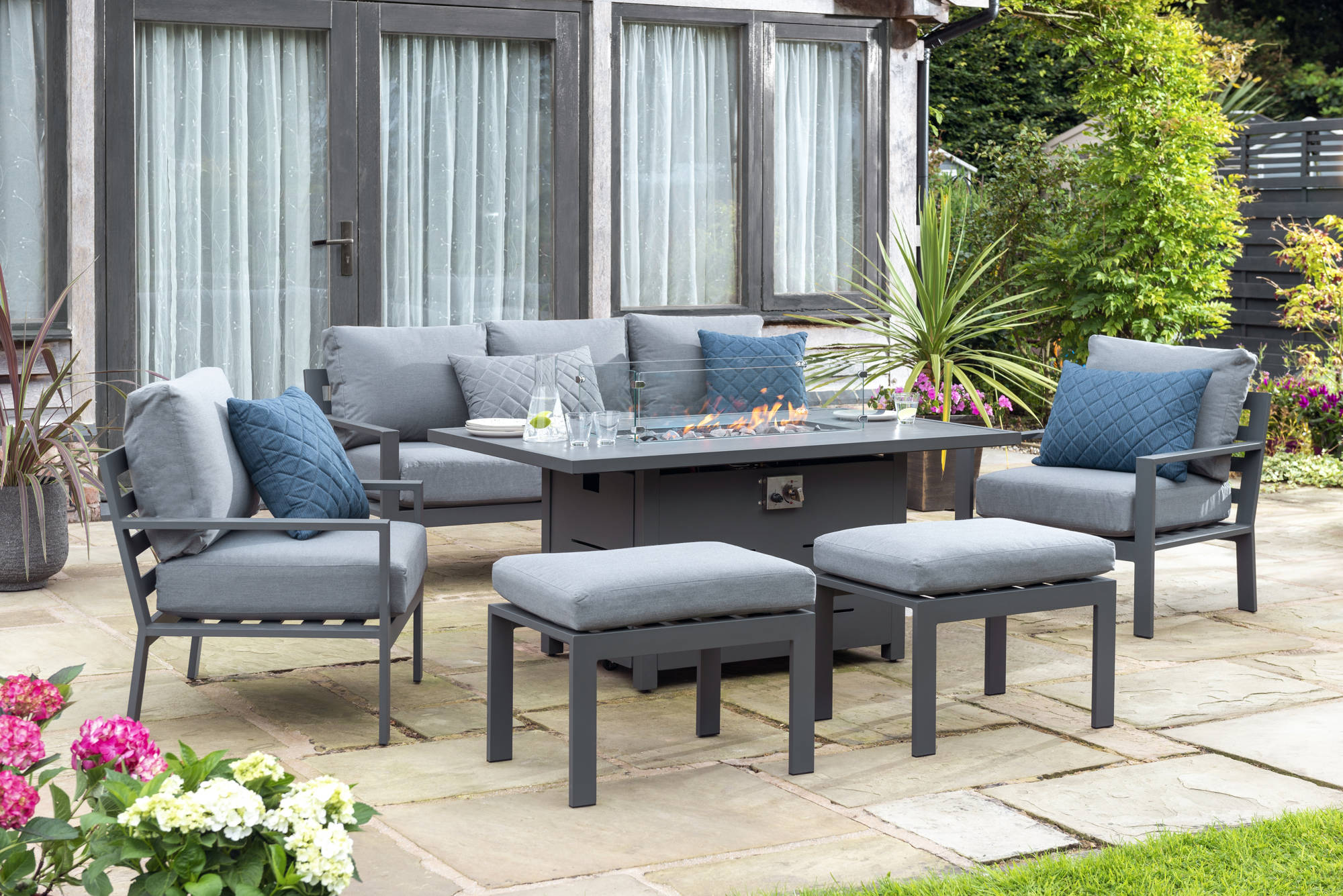 Handpicked Titchwell Lounge Set with Firepit Table