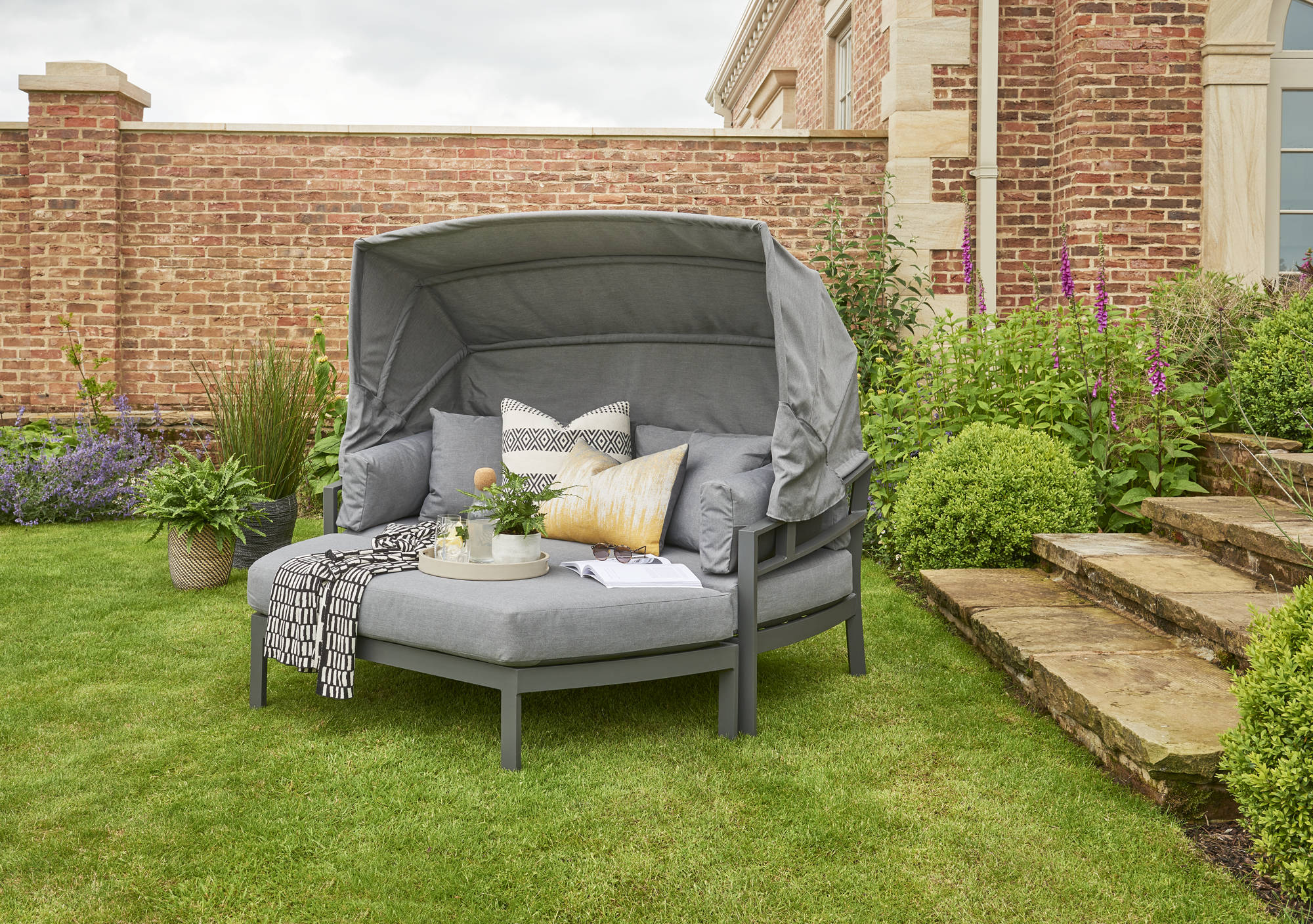Handpicked Titchwell Outdoor Day Bed Grey