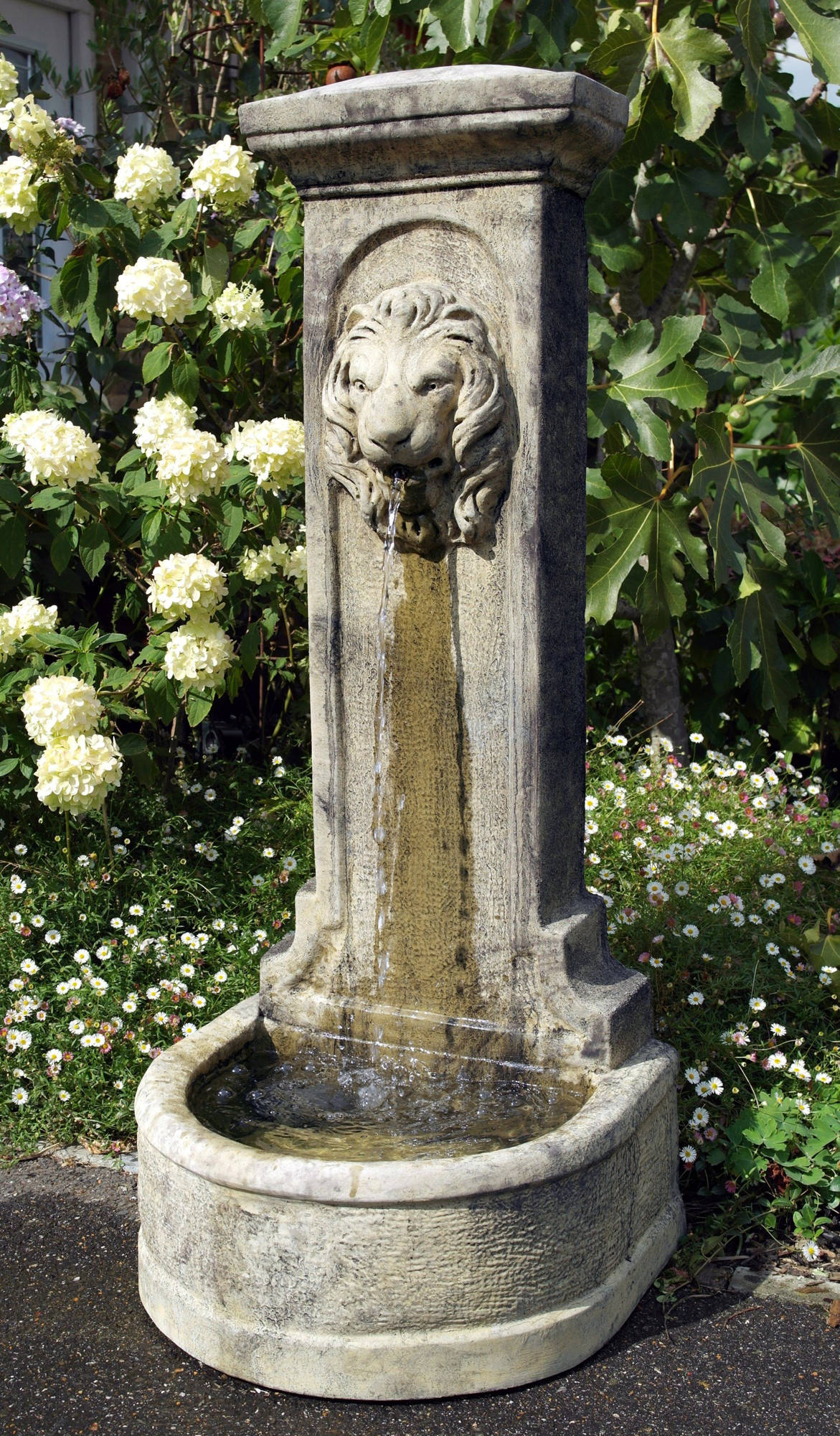 Lion Upright Stone Fountain